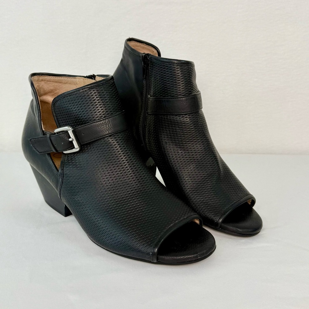 Soul Naturalizer Black Textured Ankle Booties Size 8